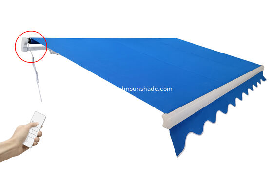 Tenda luar yang bisa ditarik manual atau bertenaga yang kuat