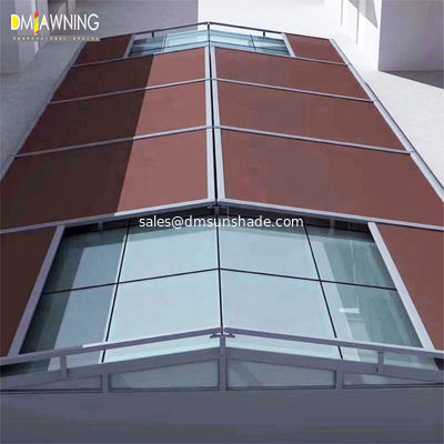 Atap berlubang hitam Pergola Konservatori remote control awning